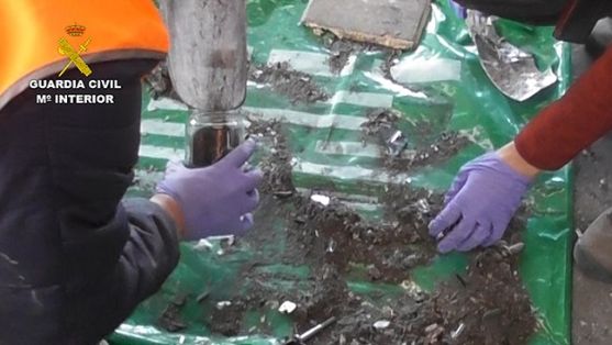 El SEPRONA de la Guardia Civil, dentro de la Operación “HONDAKINA”, desmantela una trama que gestionaba  irregularmente toneladas de residuos peligrosos. La Operación realizada por el SEPRONA, ha sido en colaboración con EUROPOL y coordinada por la Fiscalía de Medio Ambiente y Urbanismo.